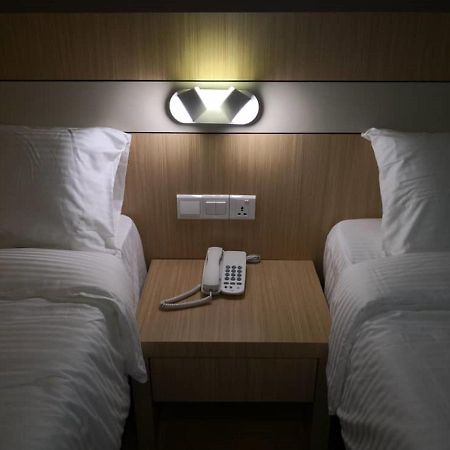 Walk In Hotel Kota Kinabalu Bagian luar foto