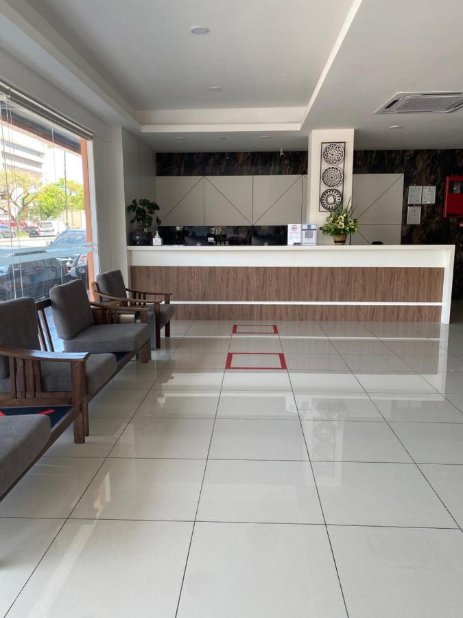 Walk In Hotel Kota Kinabalu Bagian luar foto