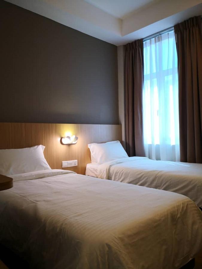 Walk In Hotel Kota Kinabalu Bagian luar foto