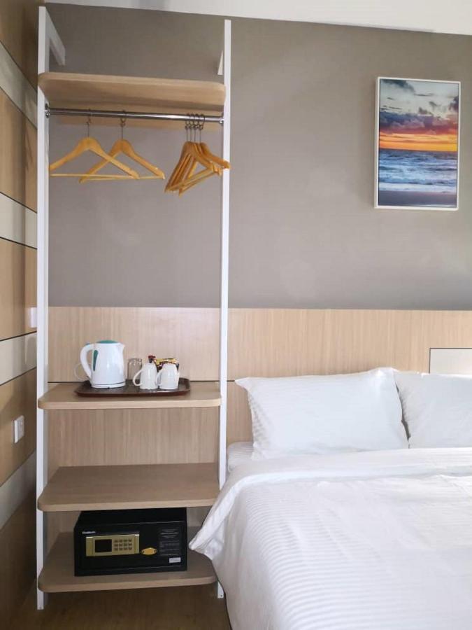 Walk In Hotel Kota Kinabalu Bagian luar foto