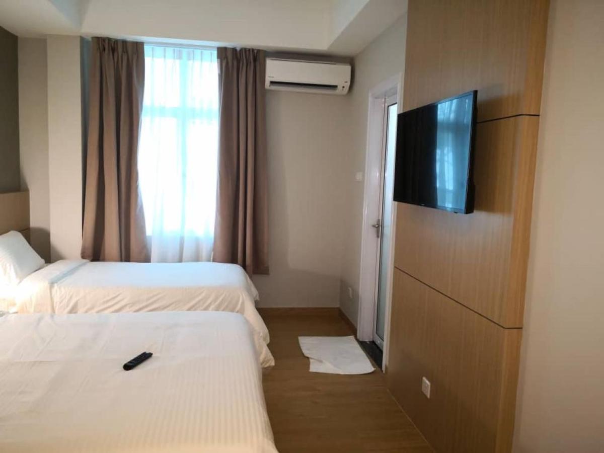 Walk In Hotel Kota Kinabalu Bagian luar foto